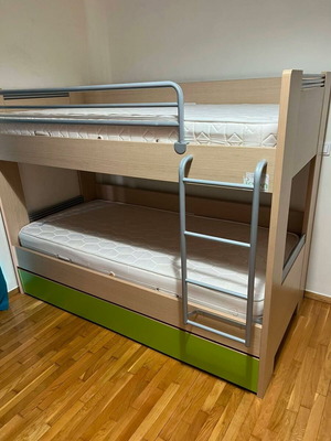 Irven bunk bed with sliding third bed, like new