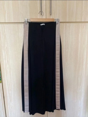 Zara pants like new with elastic waist, black and beige