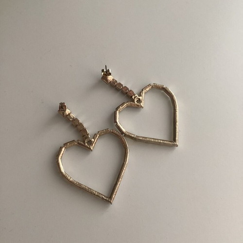 Zara heart-shaped dangling earrings like new with color-changing stones
