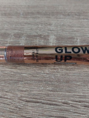 Relove by Revolution Highlighter Glow Getta new