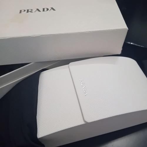 Prada sunglasses like new, black