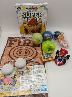 Super Mario комплект с мърчъндайз употребяван, официални колекционерски