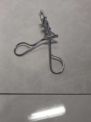 Eyelash curler used