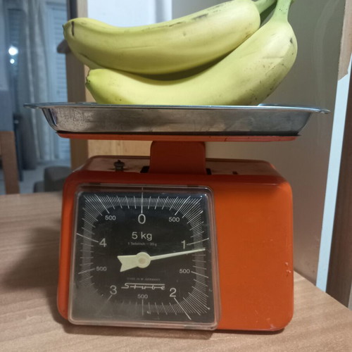 Classic kitchen scale used, fully functional