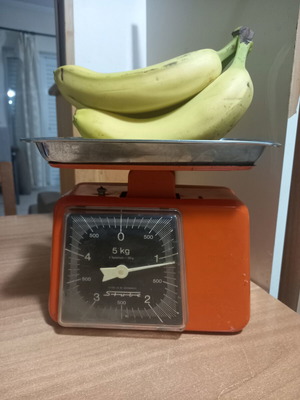Classic kitchen scale used, fully functional