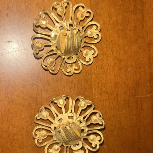 Clip earrings like new gold-colored