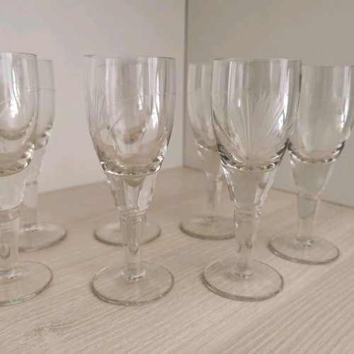 Liqueur/Cognac glasses like new, set of 7 with embossed design