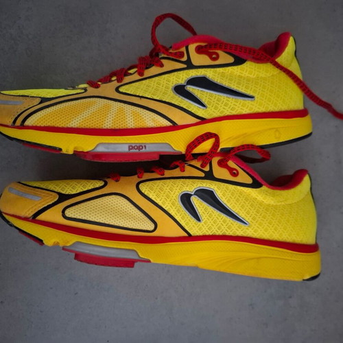 Newton Gravity III men's running shoes used, size US 8.5 EU 41.5