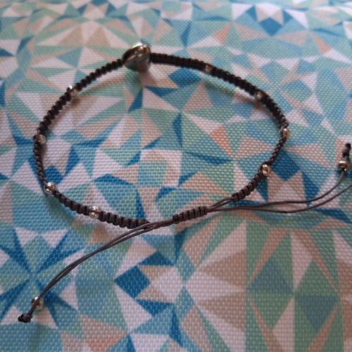 Macrame bracelet like new with decorative beads and heart
