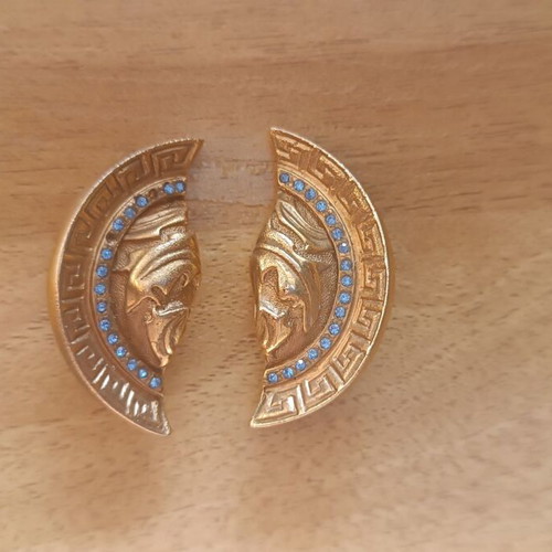 Vintage clip-on earrings used, very good condition