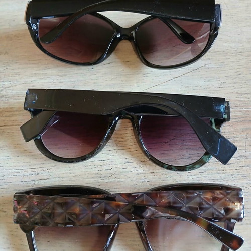 Sunglasses pack of 3 like new, black, green, brown