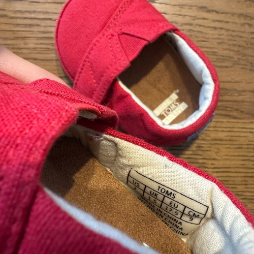 Toms baby shoes size 17.5 like new, 6-12 months