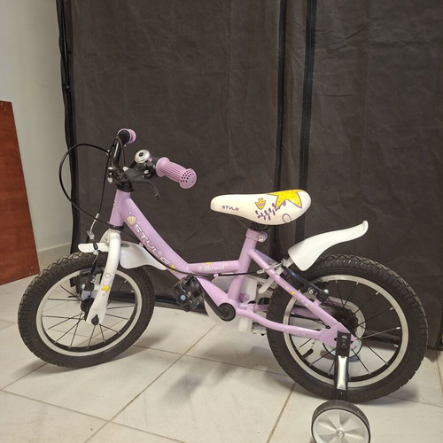 Style BMX 14" kids bike like new with training wheels, purple mermaid