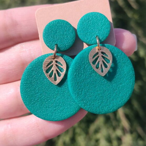 Handmade earrings new, green with gold details