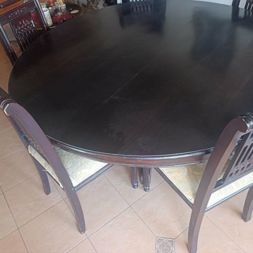 Dining table round 1.52m diameter with 6 chairs like new