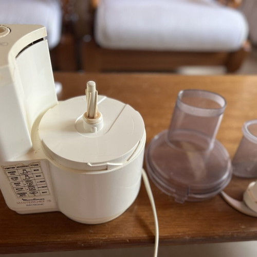 Moulinex mixer used 220 watt with minimal plastic wear