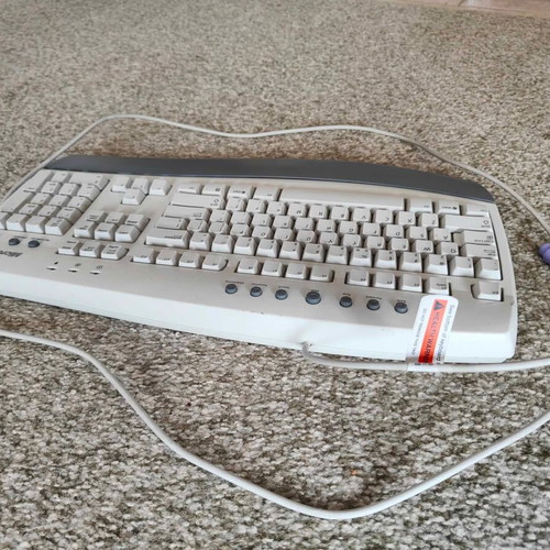 Microsoft Internet Keyboard RT2300 like new, wired PS/2