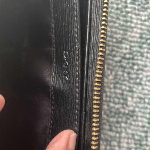 DKNY wallet like new, black