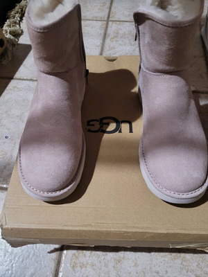Μπότες UGG χαμηλές καινούργιες, από δέρμα προβάτου, ροζ