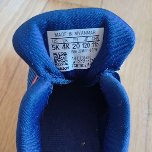 Adidas baby sports shoes size 20 like new with velcro