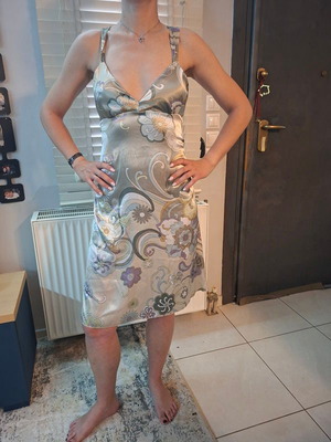 Satin summer dress with floral patterns size Medium new