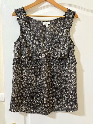 Floral sleeveless blouse like new, size 14 fits 12, white and gray