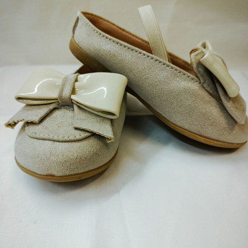 Gorgino children's mule in beige iridescent suede with patent bow