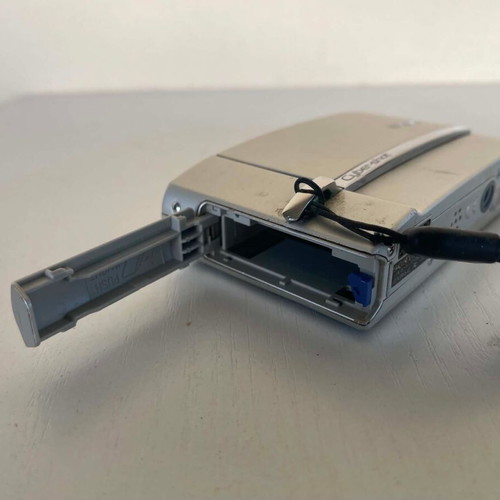 Sony Cyber-Shot DSC-T30 Silver Camera used, non-functional