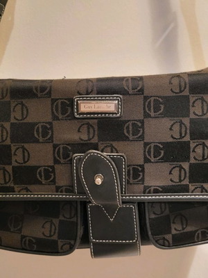 Guy Laroche shoulder bag used, crossbody, timeless design