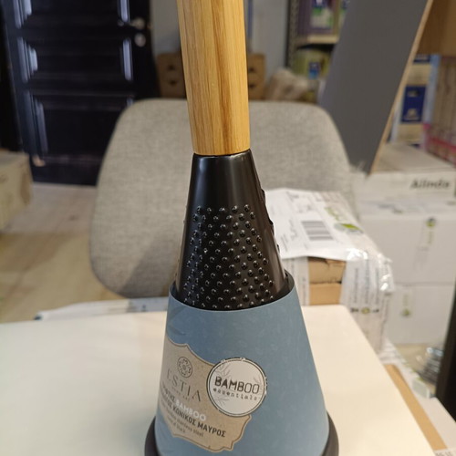 Bamboo grater with black stainless steel and natural handle