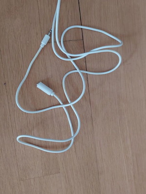 3.5 mm stereo male-to-female TRS audio extension cable used, 150cm