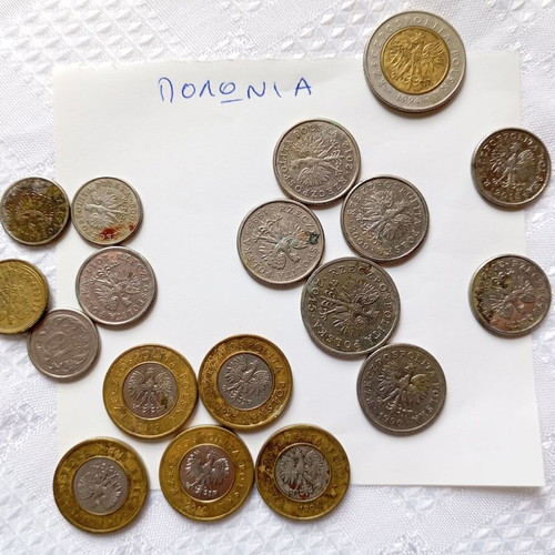 Coins and banknotes used from 19 countries, pack of 83 coins and 4 notes