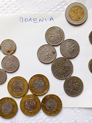 Coins and banknotes used from 19 countries, pack of 83 coins and 4 notes
