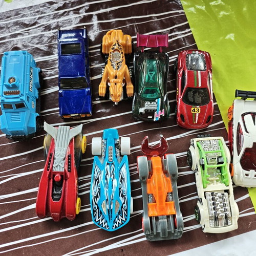 Hot Wheels 9 cars set, includes police toy gift