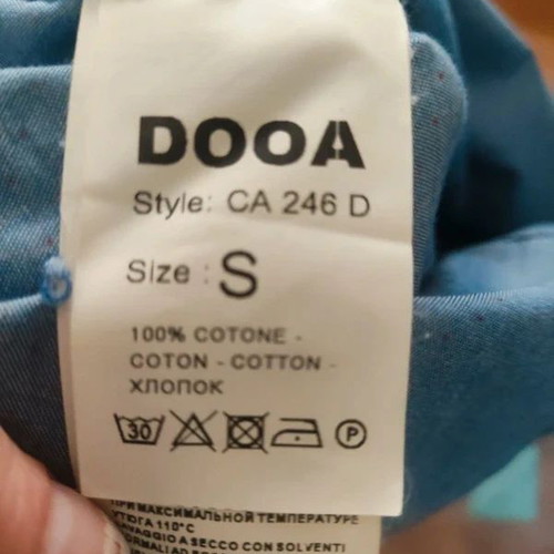 DOOA men's short sleeve shirt like new, size S, blue with red dots, cotton