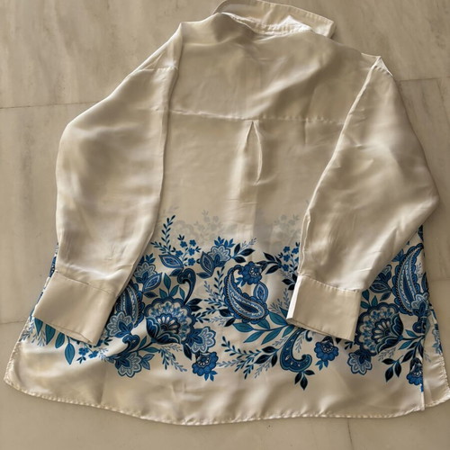 Zara shirt with blue floral pattern size medium fits large like new