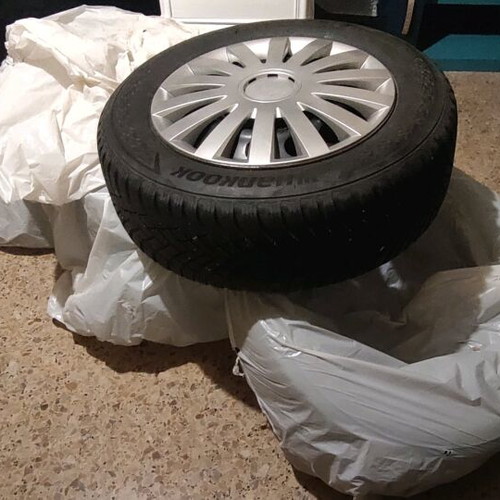 Hankook Winter i*cept RS3 215/60 R16 tires set of 4 new with rim