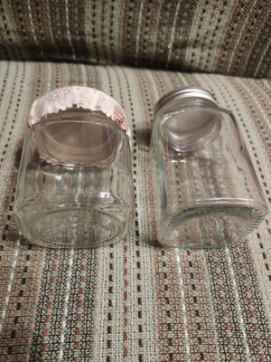 Square glass jars, set of 2