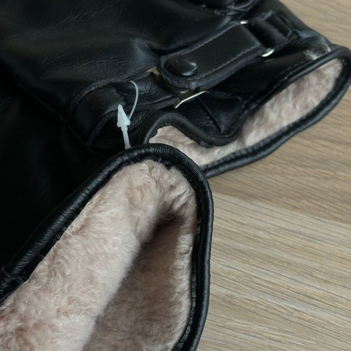 Black gloves new with fur lining men's one size