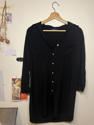 Black shirt size L like new, lightweight woven fabric