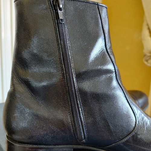 Men's leather boots used, size 42, black