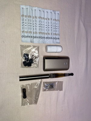 Glo Hyper+ and Vape Pen smoking devices bundle with accessories