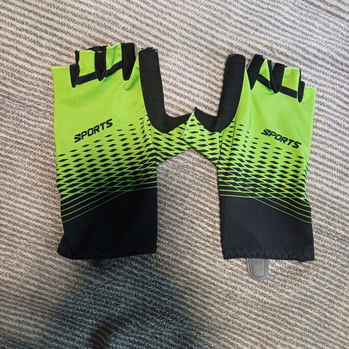 Bicycle gloves new, size Medium