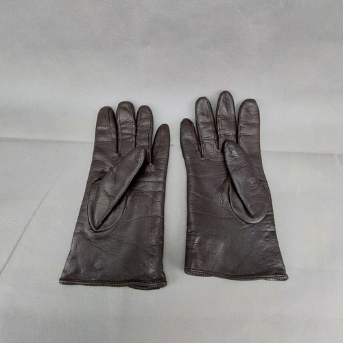 Women's dark brown leather gloves used
