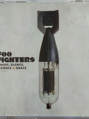 Foo Fighters Echoes, Silence, Patience & Grace CD like new, rock