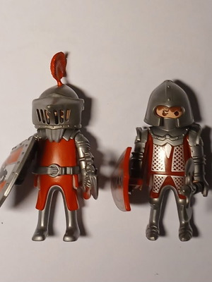 Playmobil 2 ιππότες μεταχειρισμένοι με φθορές