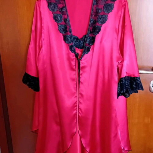 Satin robe and nightgown set with black lace, like new, red by Rachel