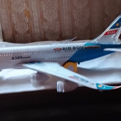 Interactive children's airplane model Airbus A380 new with sound and light effects