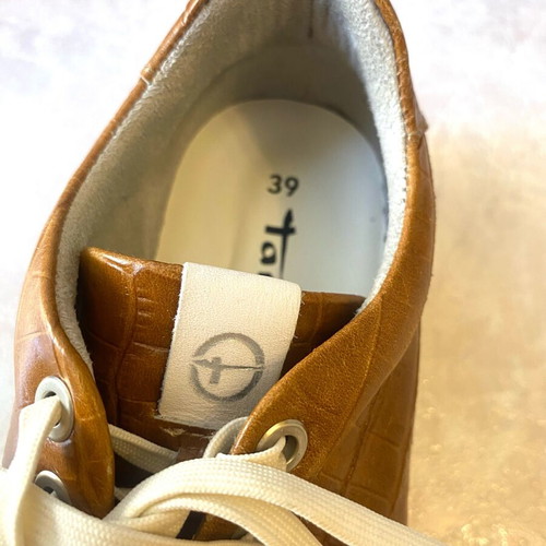 Tamaris leather shoes like new, size 39, white and brown
