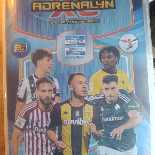 Adrenalyn Panini album like new with 350 cards, rare and duplicates
